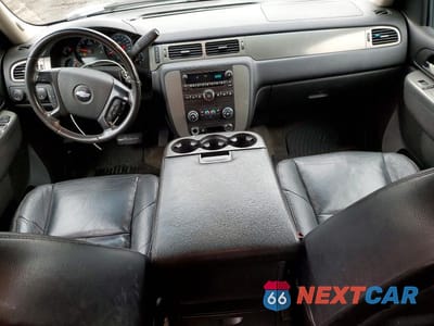 Zdjęcie 8 z 12 samochodu: 2010 CHEVROLET SUBURBAN K1500 LS VIN:1GNUKHE37AR148650 - miniatura