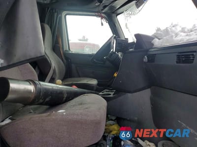 Piąte zdjęcie samochodu w środku: 2018 INTERNATIONAL LT625 VIN:3HSDZAPR8JN755124 - miniatura