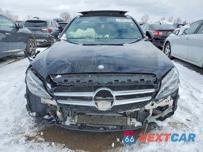Piąte zdjęcie samochodu w środku: 2015 MERCEDES-BENZ C 300 4MATIC VIN:55SWF4KB0FU015816 - miniatura
