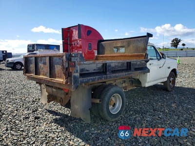 Trzecie zdjęcie samochodu z tyłu: 1992 FORD F350 DUMP TRUCK VIN:2FDJF37G6NCA17940 - miniatura