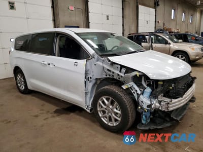 Czwarte zdjęcie samochodu z boku: 2023 CHRYSLER VOYAGER LX VIN:2C4RC1CG7PR525084 - miniatura