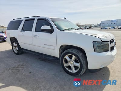 Czwarte zdjęcie samochodu z boku: 2007 CHEVROLET SUBURBAN K1500 VIN:1GNFK16387J188211 - miniatura