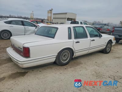 Trzecie zdjęcie samochodu z tyłu: 1994 LINCOLN TOWN CAR EXECUTIVE VIN:1LNLM81W6RY704376 - miniatura