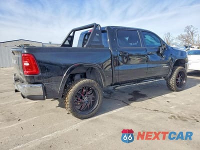 Trzecie zdjęcie samochodu z tyłu: 2026 RAM 1500 LARAMIE VIN:1C6SRFJP8TN175768 - miniatura