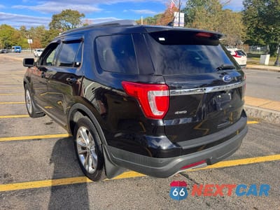 Czwarte zdjęcie samochodu z boku: 2019 FORD EXPLORER XLT VIN:1FM5K8D82KGA01686 - miniatura
