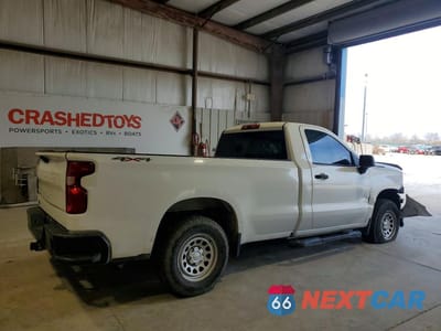 Trzecie zdjęcie samochodu z tyłu: 2020 CHEVROLET SILVERADO K1500 VIN:3GCNYAEHXLG210964 - miniatura