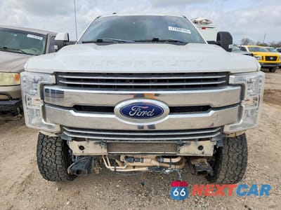 Piąte zdjęcie samochodu w środku: 2018 FORD F350 SRW LARIAT 4WD 6.7L V8 TDSL VIN:1FT8W3BT9JEC01538 - miniatura