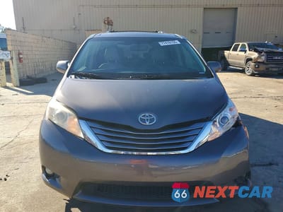 Piąte zdjęcie samochodu w środku: 2015 TOYOTA SIENNA XLE VIN:5TDYK3DC6FS566169 - miniatura