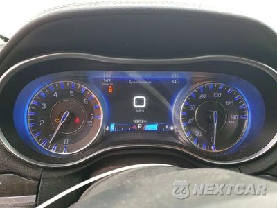 Zdjęcie 9 z 11 samochodu: 2018 CHRYSLER 300 LIMITED VIN:2C3CCAKG3JH177339 - miniatura