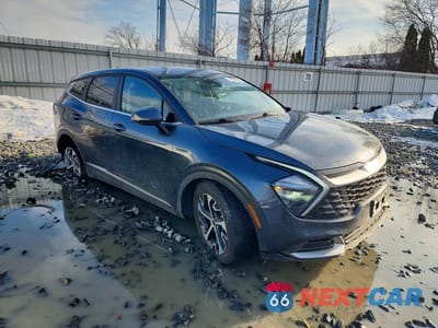 Czwarte zdjęcie samochodu z boku: 2023 KIA SPORTAGE EX VIN:5XYK33AF1PG073211 - miniatura