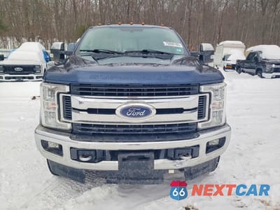 Piąte zdjęcie samochodu w środku: 2017 FORD F350 SUPER DUTY VIN:1FT8X3B67HEE60353 - miniatura