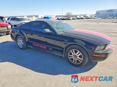 Czwarte zdjęcie samochodu z boku: 2008 FORD MUSTANG VIN:1ZVHT80N385129351 - miniatura
