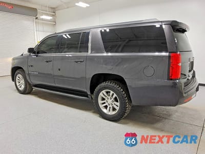 Drugie zdjęcie samochodu z przodu: 2018 CHEVROLET SUBURBAN K1500 LT VIN:1GNSKHKC4JR234090 - miniatura