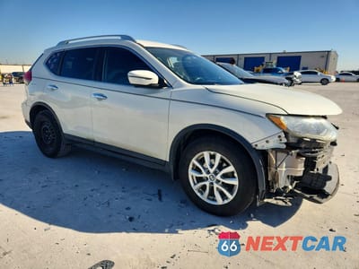 Czwarte zdjęcie samochodu z boku: 2017 NISSAN ROGUE SV VIN:KNMAT2MT5HP509743 - miniatura