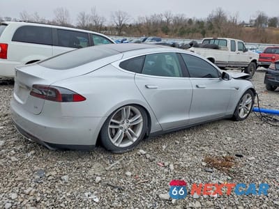 Trzecie zdjęcie samochodu z tyłu: 2014 TESLA MODEL S VIN:5YJSA1H16EFP54943 - miniatura