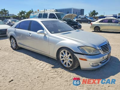 Czwarte zdjęcie samochodu z boku: 2007 MERCEDES-BENZ S 550 4MATIC VIN:WDDNG86X07A111047 - miniatura