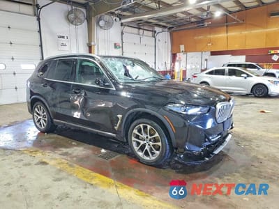 Czwarte zdjęcie samochodu z boku: 2025 BMW X5 XDRIVE40I VIN:5UX23EU00S9Y38386 - miniatura