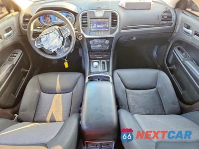 Zdjęcie 8 z 12 samochodu: 2023 CHRYSLER 300 TOURING VIN:2C3CCAAG4PH604991 - miniatura