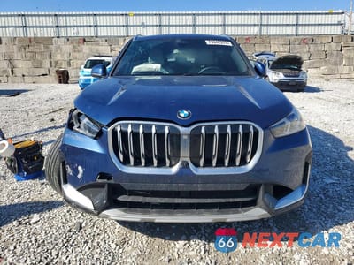 Piąte zdjęcie samochodu w środku: 2025 BMW X1 XDRIVE28I VIN:WBX73EF02S5224535 - miniatura