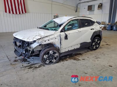 2025 HYUNDAI KONA SEL KM8HBCAB5SU283873 - główne zdjęcie licytacji z USA - miniatura