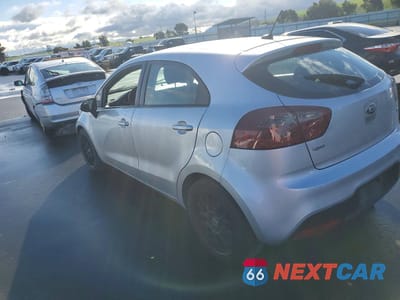 Drugie zdjęcie samochodu z przodu: 2013 KIA RIO 5-DOOR LX VIN:KNADM5A33D6225606 - miniatura