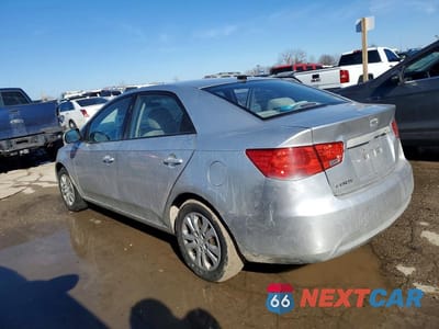 Drugie zdjęcie samochodu z przodu: 2010 KIA FORTE LX VIN:KNAFT4A28A5260124 - miniatura