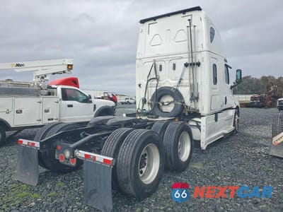 Czwarte zdjęcie samochodu z boku: 2019 FREIGHTLINER CASCADIA 126 SEMI TRUCK VIN:3AKJHHDR1KSJL4003 - miniatura