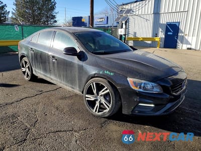 Czwarte zdjęcie samochodu z boku: 2018 VOLVO S60 DYNAMIC VIN:YV140MTL4J2462494 - miniatura