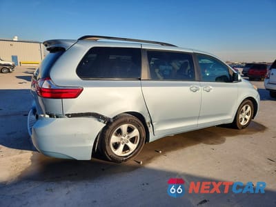 Trzecie zdjęcie samochodu z tyłu: 2015 TOYOTA SIENNA LE VIN:5TDKK3DC5FS558649 - miniatura