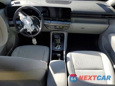 Zdjęcie 8 z 12 samochodu: 2025 HYUNDAI KONA SEL VIN:KM8HBCAB8SU320432 - miniatura