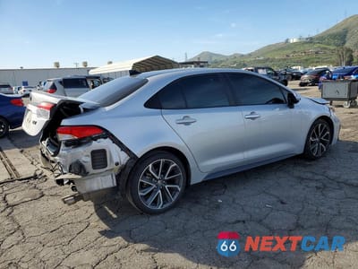 Trzecie zdjęcie samochodu z tyłu: 2022 TOYOTA COROLLA SE VIN:5YFP4MCE8NP135211 - miniatura