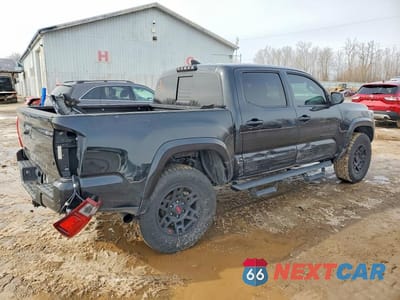 Trzecie zdjęcie samochodu z tyłu: 2018 TOYOTA TACOMA TRD SPORT VIN:5TFCZ5AN7JX144230 - miniatura