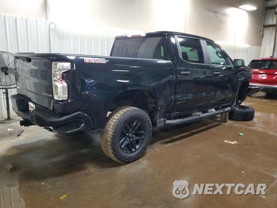 Trzecie zdjęcie samochodu z tyłu: 2025 CHEVROLET SILVERADO K1500 TRAIL BOSS CUSTOM VIN:3GCUKCED3SG223608 - miniatura