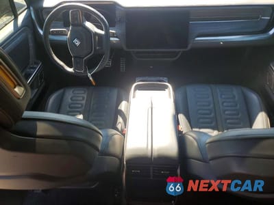 Zdjęcie 8 z 13 samochodu: 2022 RIVIAN R1T LAUNCH EDITION VIN:7FCTGAAL2NN011562 - miniatura
