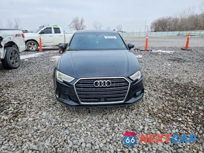 Piąte zdjęcie samochodu w środku: 2017 AUDI A3 PREMIUM VIN:WAUAUGFFXH1043969 - miniatura