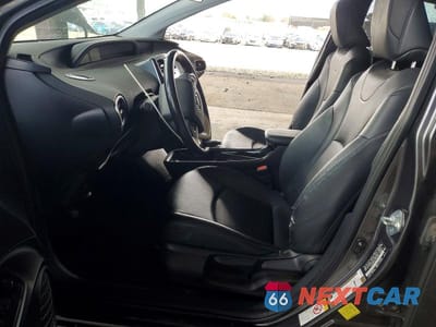 Zdjęcie 7 z 12 samochodu: 2018 TOYOTA PRIUS THREE TOURING VIN:JTDKARFU0J3553994 - miniatura