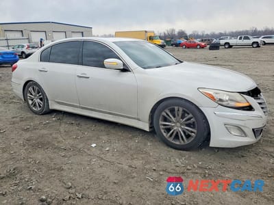 Czwarte zdjęcie samochodu z boku: 2012 HYUNDAI GENESIS 3.8L VIN:KMHGC4DD7CU150870 - miniatura