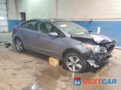 Czwarte zdjęcie samochodu z boku: 2018 KIA FORTE S VIN:3KPFL4A70JE175586 - miniatura