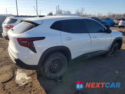 Trzecie zdjęcie samochodu z tyłu: 2024 CHEVROLET TRAX LS VIN:KL77LFE25RC010745 - miniatura