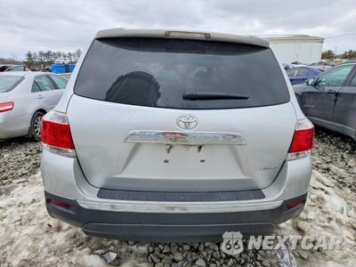 Zdjęcie 6 z 13 samochodu: 2013 TOYOTA HIGHLANDER BASE VIN:5TDBK3EH9DS272004 - miniatura