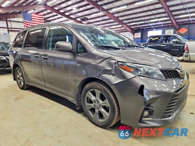 Czwarte zdjęcie samochodu z boku: 2020 TOYOTA SIENNA SE VIN:5TDEZ3DC8LS235653 - miniatura