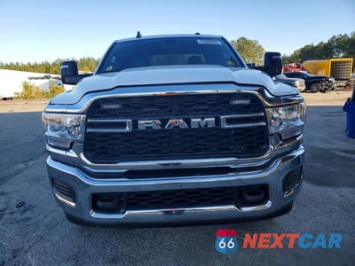 Piąte zdjęcie samochodu w środku: 2024 RAM 2500 TRADESMAN VIN:3C6UR5HL1RG193357 - miniatura