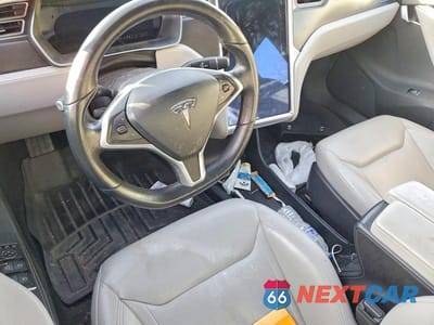 Zdjęcie 8 z 12 samochodu: 2015 TESLA MODEL S VIN:5YJSA1E4XFF116419 - miniatura