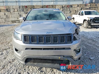 Piąte zdjęcie samochodu w środku: 2019 JEEP COMPASS LIMITED VIN:3C4NJDCB3KT620175 - miniatura