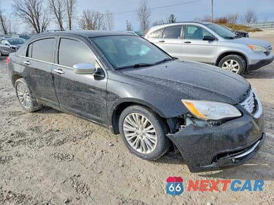 Czwarte zdjęcie samochodu z boku: 2013 CHRYSLER 200 LIMITED VIN:1C3CCBCG3DN577773 - miniatura