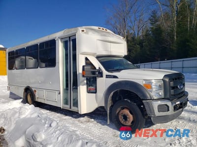 Czwarte zdjęcie samochodu z boku: 2015 FORD F550 SUPER DUTY SHUTTLE BUS VIN:1FDGF5GT4FED71437 - miniatura