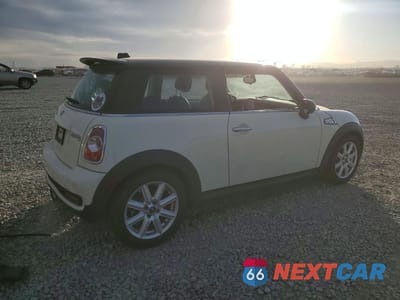 Trzecie zdjęcie samochodu z tyłu: 2011 MINI COOPER S VIN:WMWSV3C52BTY23076 - miniatura