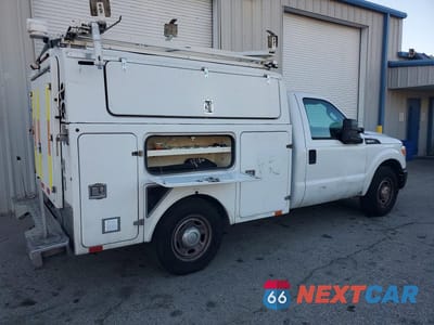 Trzecie zdjęcie samochodu z tyłu: 2013 FORD F350 SUPER DUTY UTILITY / SERVICE TRUCK VIN:1FDRF3A62DEB92486 - miniatura
