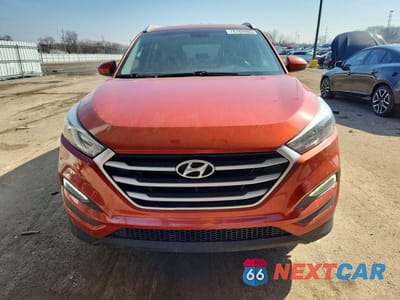 Piąte zdjęcie samochodu w środku: 2017 HYUNDAI TUCSON SE VIN:KM8J33A44HU506509 - miniatura