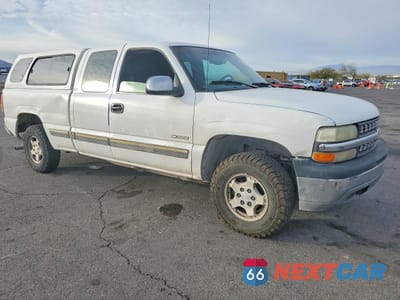 Czwarte zdjęcie samochodu z boku: 1999 CHEVROLET SILVERADO C1500 VIN:2GCEC19V8X1235827 - miniatura